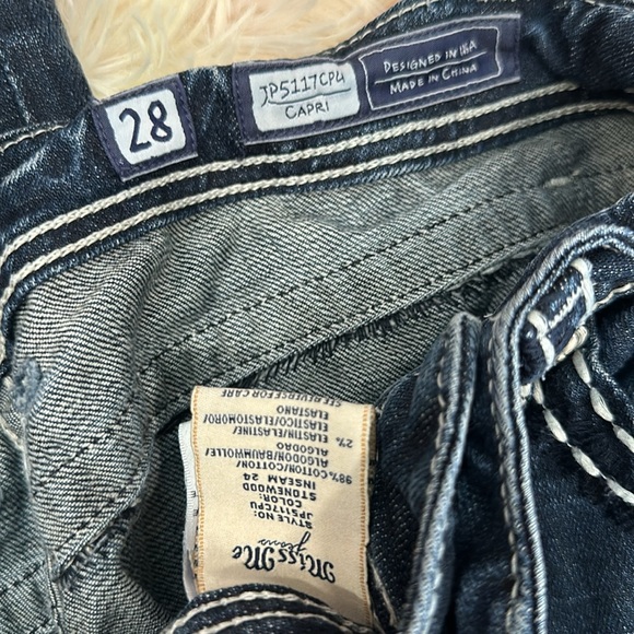 Miss Me Capris Size 28. If you’re short they’ll work as jeans. - Picture 6 of 6